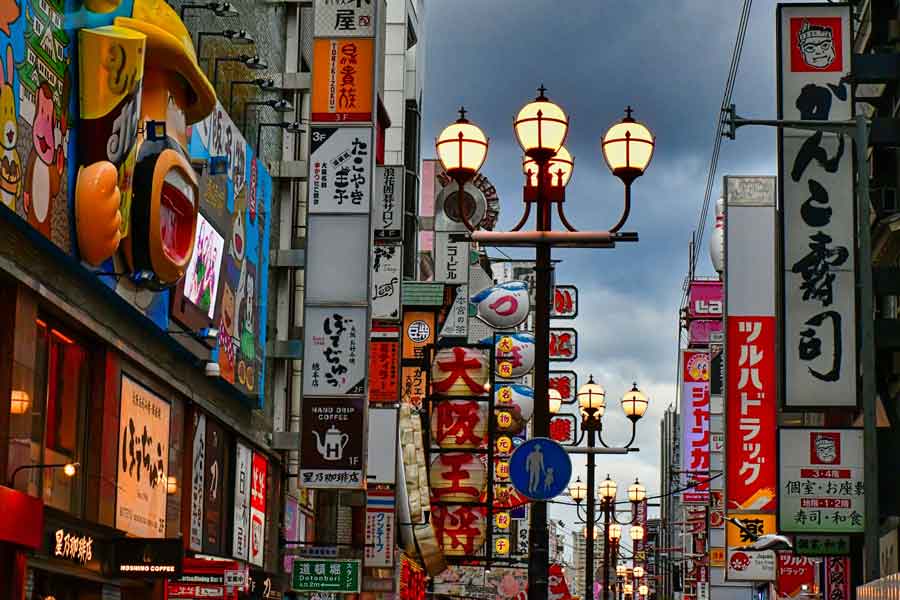 日本の街なかに、英語表記の看板が少ないことに驚き（写真はイメージ）【写真：写真AC】