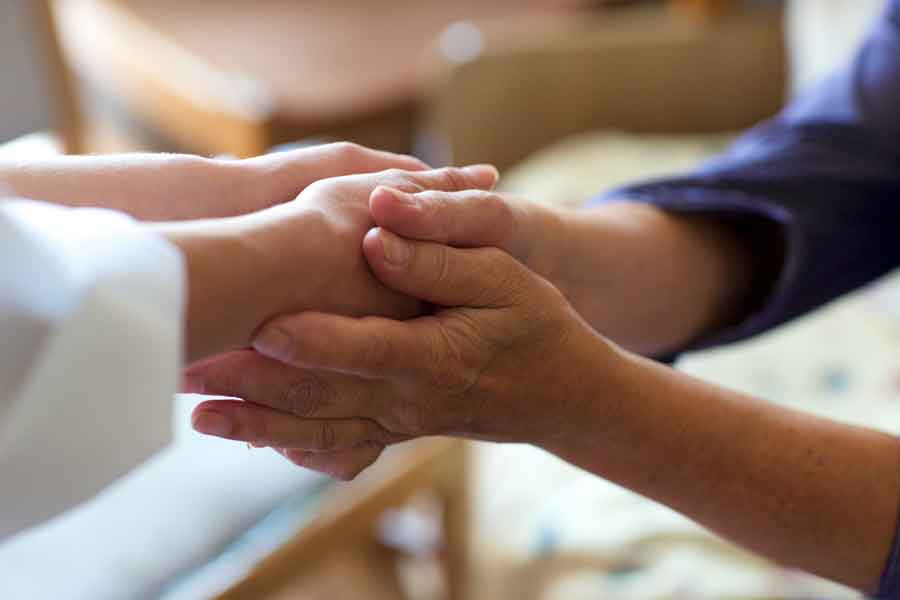 日本では、あいさつの際に握手をするのが一般的ではないことに衝撃（写真はイメージ）【写真：写真AC】