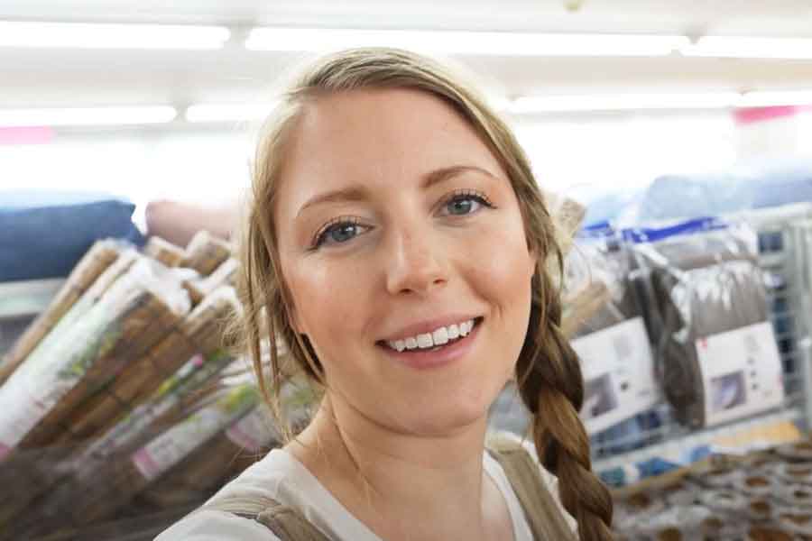 100円ショップで見つけたヒートシーラーの機能性に感動するリネルさん（スクリーンショット）