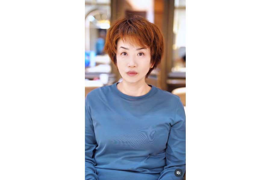 毛量の多さと強い癖毛の影響で、頭が大きく見えてしまう（スクリーンショット）