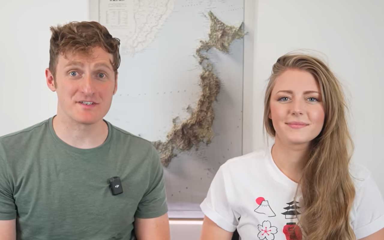 アメリカ人YouTuberの（左から）ジェイソンさんとリネルさん（スクリーンショット）