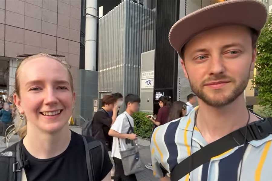 オランダ人の（左から）アンナさんとニルスさん（スクリーンショット）