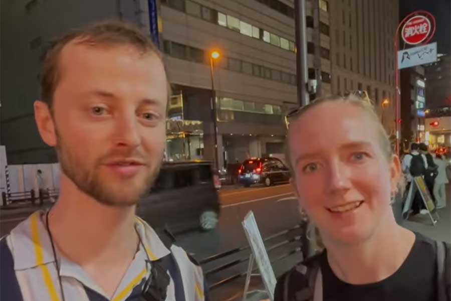 オランダ人の（左から）ニルスさんとアンナさん（スクリーンショット）