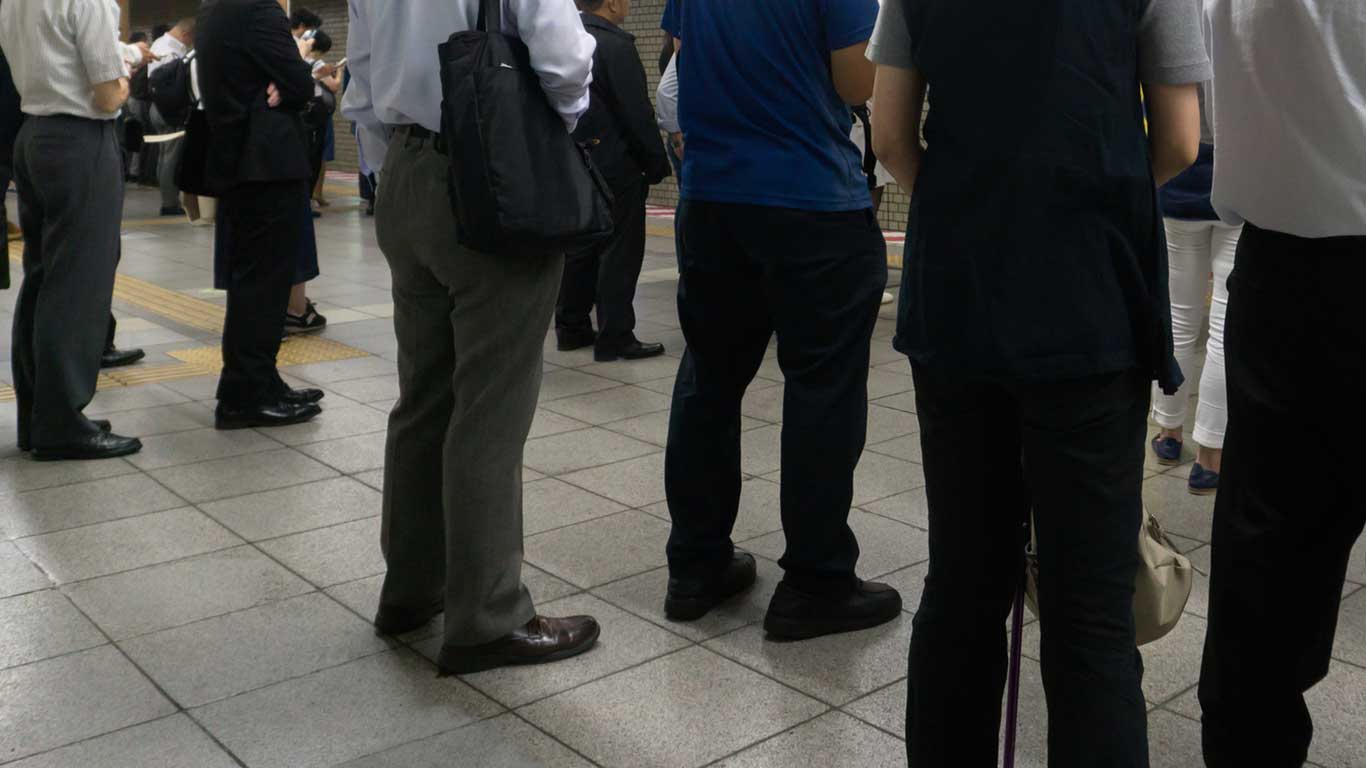 地下鉄で整然と並ぶ日本人の姿に驚き（写真はイメージ）【写真：PIXTA】