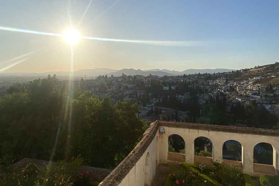 これでも夜の20時30分。ヨーロッパの1日は長い（スペイン・グラナダ）【写真：Ana】