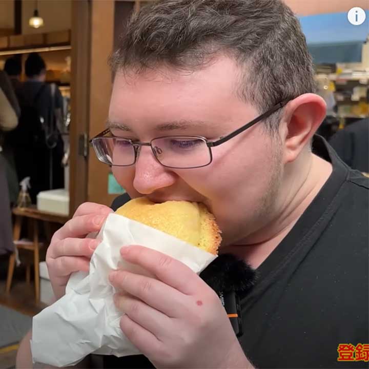 ジェレミさんが堪能したメロンパン（スクリーンショット）