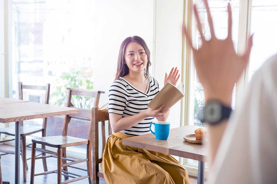 人と会う約束で、相談に時間をかける日本人。イタリア人は文化の違いに驚いた（写真はイメージ）【写真：PIXTA】