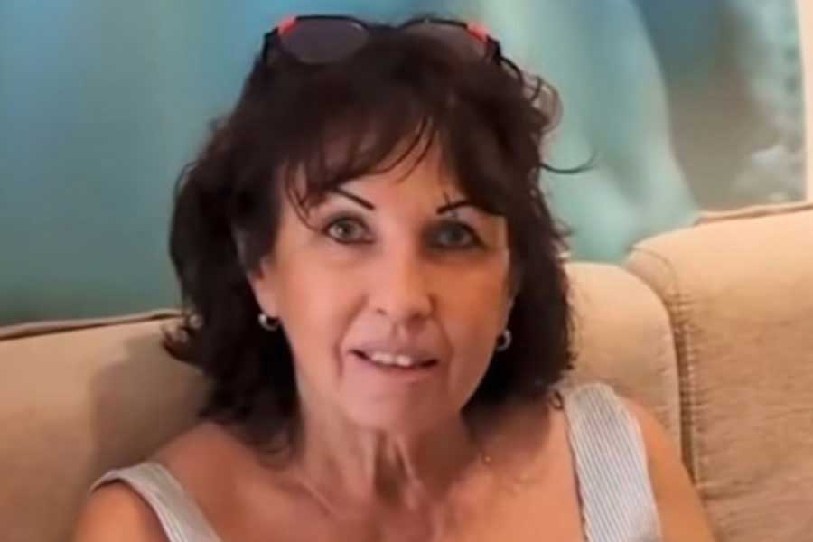 日本で食べた焼き菓子に感動する、オレリアンさんのお母さん（スクリーンショット）