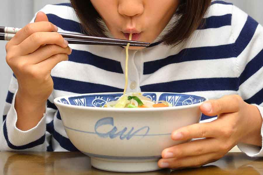 麺をすすって食べる日本の食文化に衝撃（写真はイメージ）【写真：PIXTA】