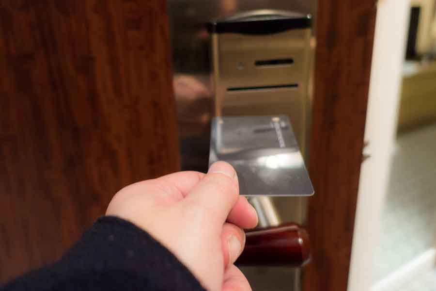 ホテル滞在中に気をつけたい、ルームキーの取り扱い（写真はイメージ）【写真：写真AC】