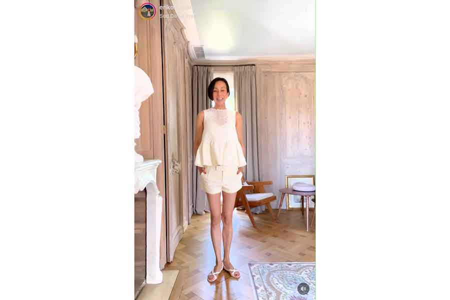 ショートパンツが素敵なワントーンコーデを披露（スクリーンショット）