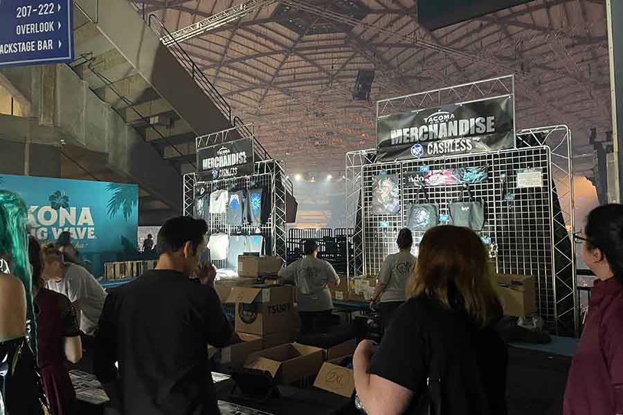 グッズ売り場は長蛇の列！　アメリカ人は行列に並ぶのが嫌いなイメージがあるので、意外【写真：i-know】