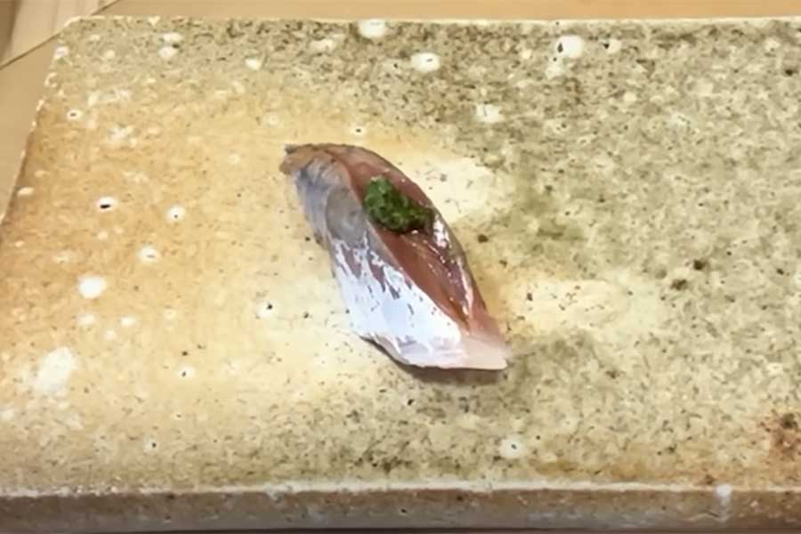 アメリカ人女性が虜になったアジ（スクリーンショット）