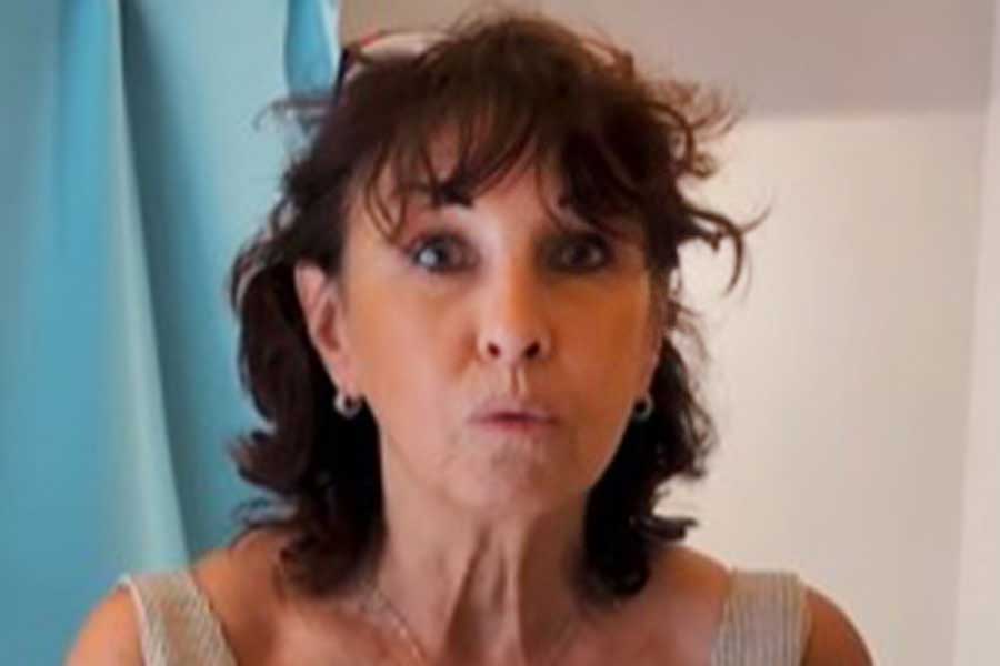 日本のコンビニでの出来事を振り返る、オレリアンさんのお母さん（スクリーンショット）