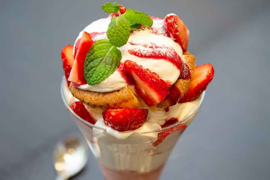 おいしそうなパフェ（写真はイメージ）【写真：PIXTA】