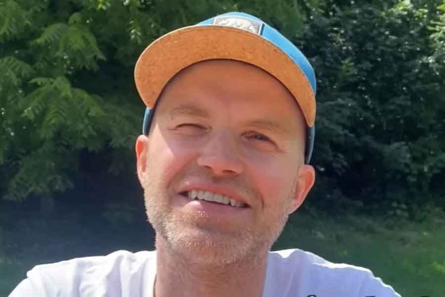 ピクニックを楽しむ、さわさんの夫・エルワンさん（スクリーンショット）