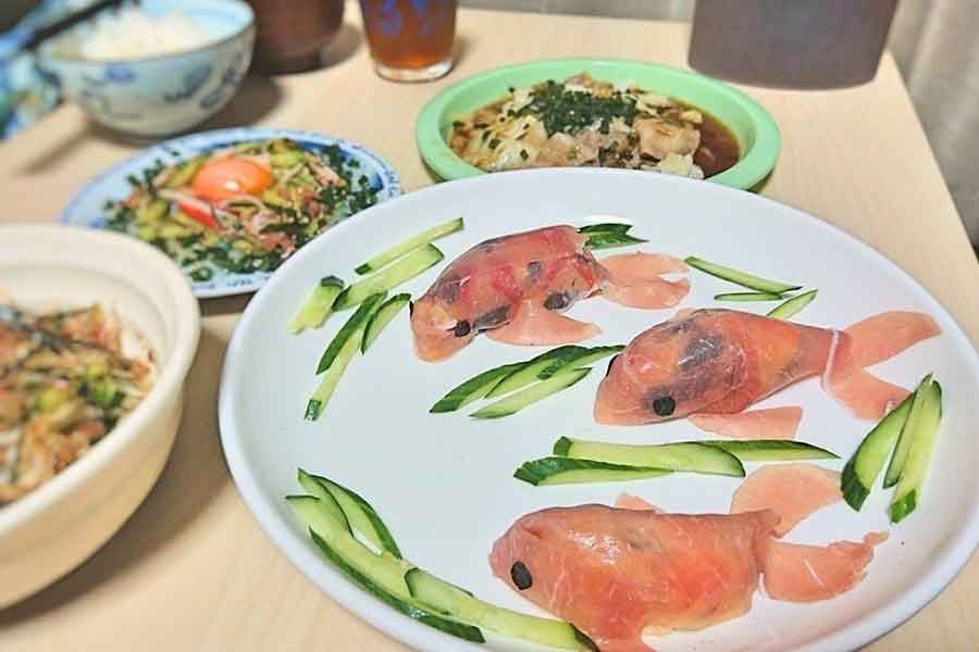 ここさんお手製の「鯉サラダ」。アイデア満載の一品がおいしそう！【写真提供：ここ　ここまる（@coco_matanithi）さん】