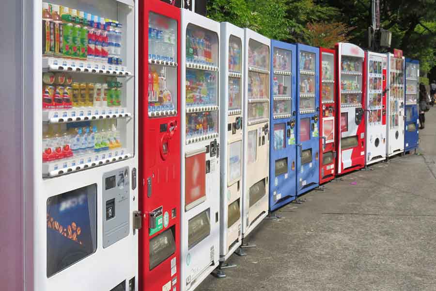 日本の自動販売機で買える飲料。価格をオーストリアと比較してびっくり（写真はイメージ）【写真：写真AC】