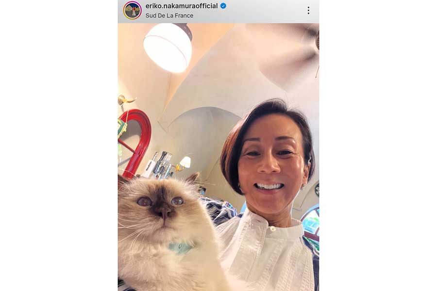 愛猫・YNUちゃんとの久々の再会に、笑みがこぼれる中村江里子さん（スクリーンショット）