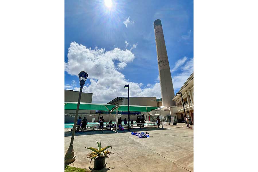 顔を水につけることすら苦手だった娘が、褒め上手なコーチのおかげで壁キックやバタ足ができるように!【写真:i-know】