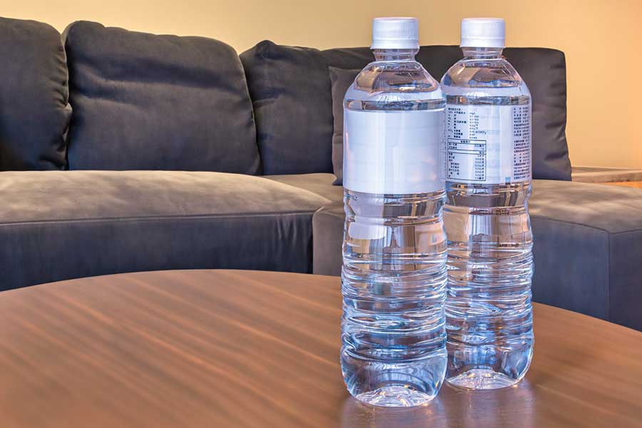 ホテルの部屋に置いてある無料の水は、ありがたいサービス（写真はイメージ）【写真：写真AC】