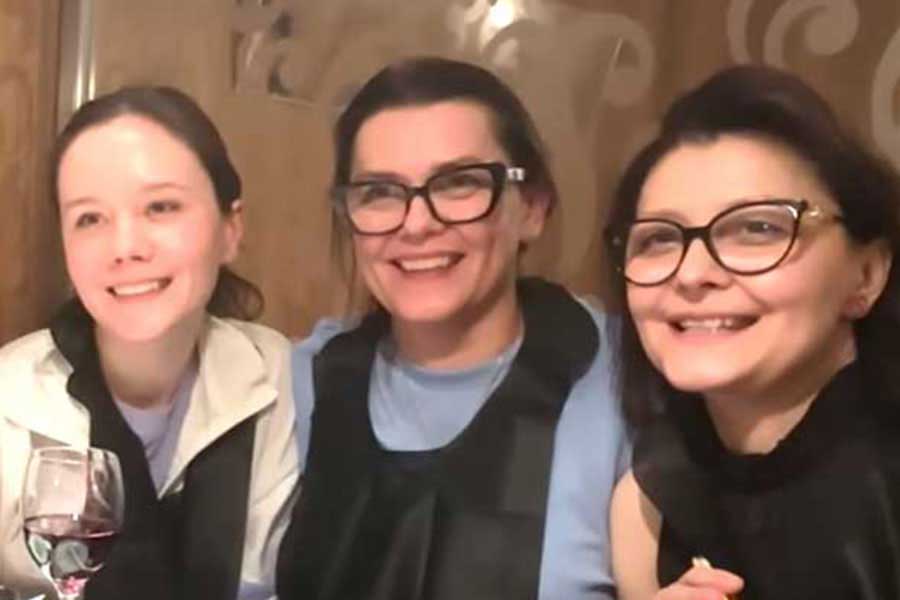 ポーランド人の（左から）オラさん、カーシャさん、アーニャさん（スクリーンショット）