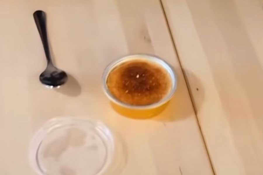 オレリアンさんの両親が感動した、日本のクレームブリュレアイス（スクリーンショット）