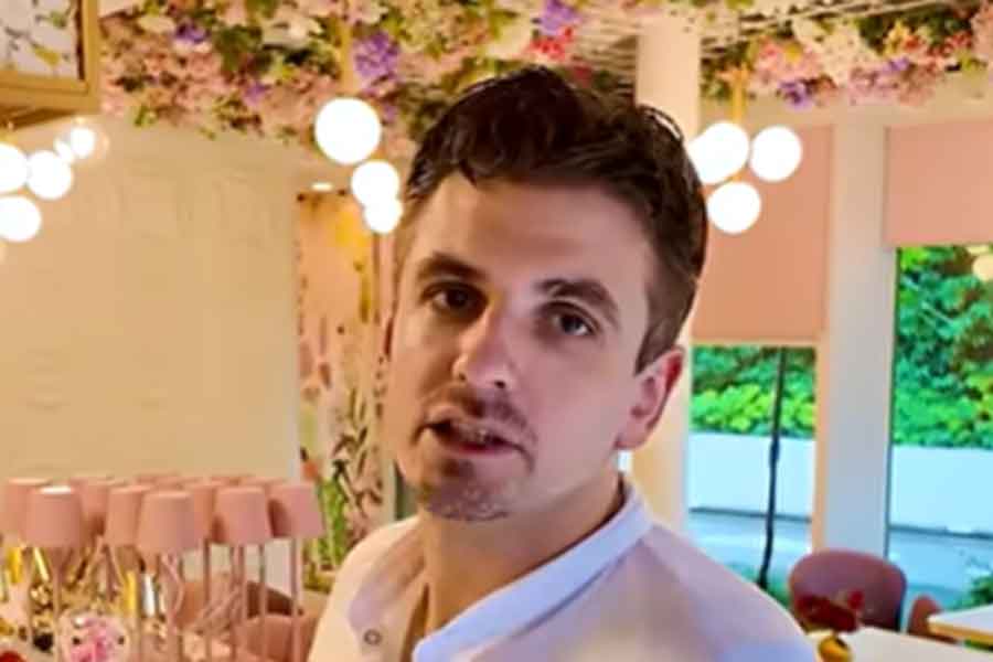 フランス人シェフのシャルルアンリ・ルブーグさん（スクリーンショット）