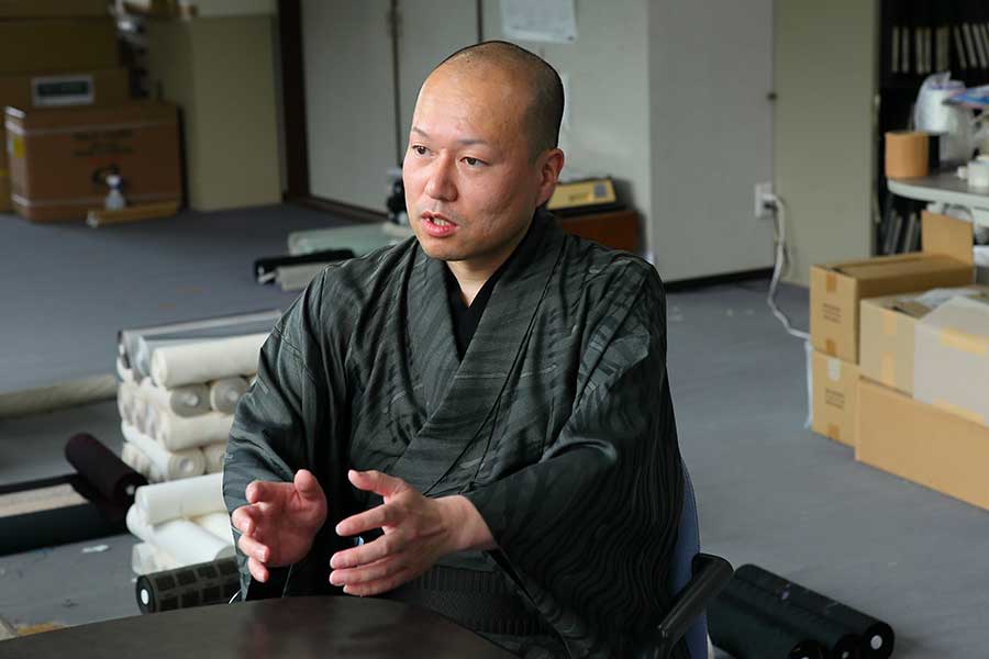 どこに行くにも着物を着るという正輝さん【写真：矢野写真事務所】