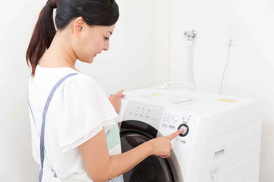 洗濯機に備わっている、おしゃれ着洗いモード。夏場の注意点は?(写真はイメージ)【写真:PIXTA】
