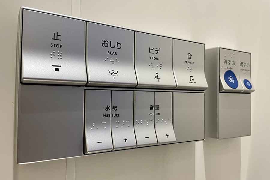 高機能な日本のトイレに驚き。ルカさんはすべてのボタンを試したそう（写真はイメージ）【写真：写真AC】