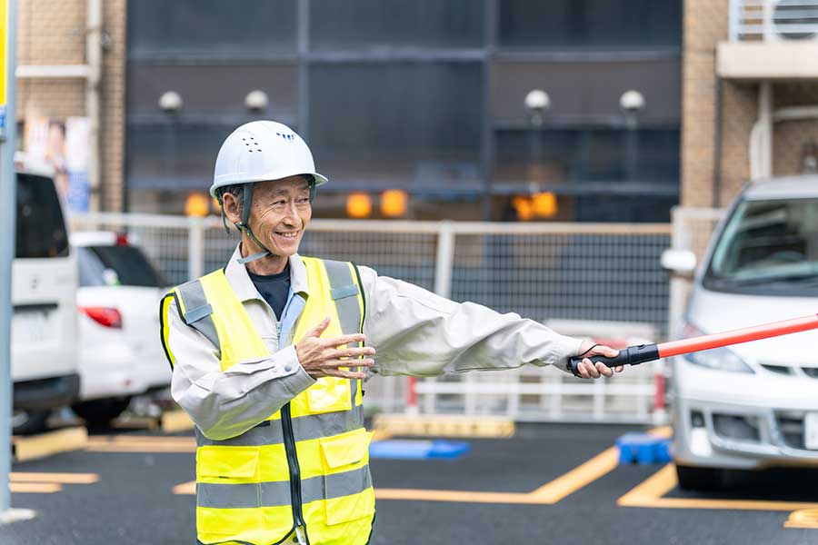「どうぞ」などの声がけもある日本（写真はイメージ）【写真：PIXTA】