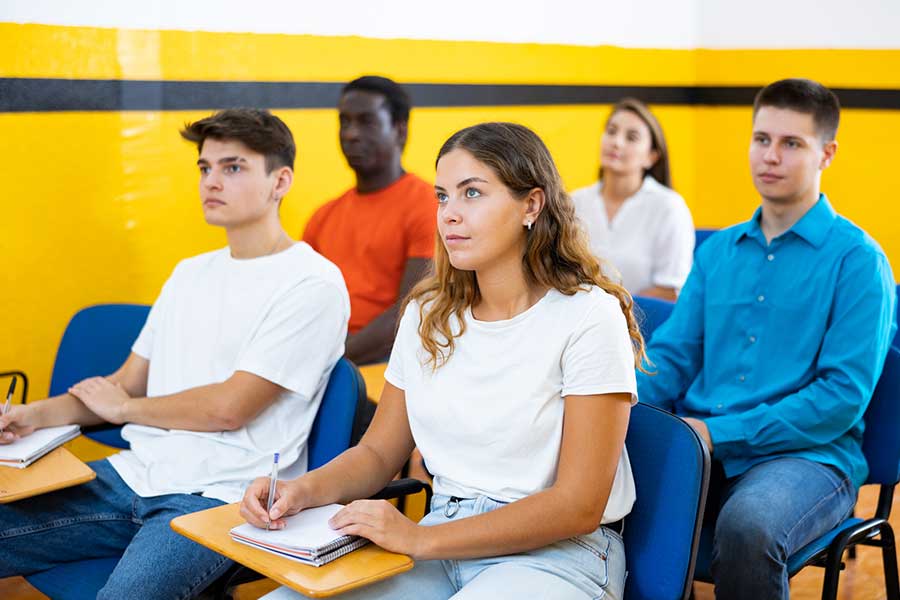 アメリカの語学学校では、授業を受ける生徒の“自由さ”にびっくり!(写真はイメージ)【写真:PIXTA】