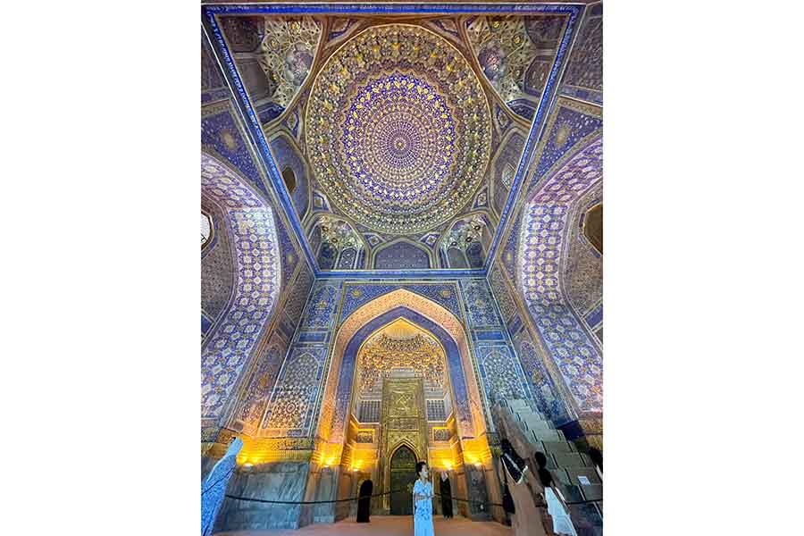 色彩豊かなサマルカンドのドーム【写真提供：水牛（@dsuigyu）さん】