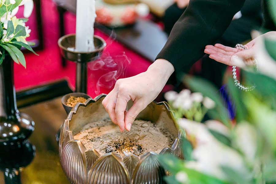 焼香の回数に迷ったら1回でOK（写真はイメージ）【写真：PIXTA】