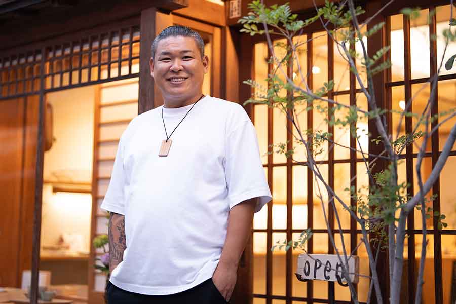 伝統工芸の京金網「金網つじ」2代目の辻徹さん【写真：荒川祐史】