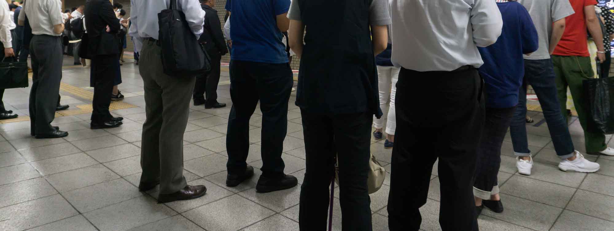 乗車するために列を整形（写真はイメージ）【写真：PIXTA】