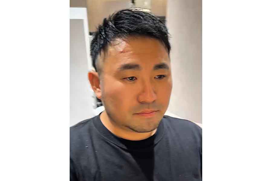 さっぱりとしたツーブロックで爽やかパパに大変身(スクリーンショット)