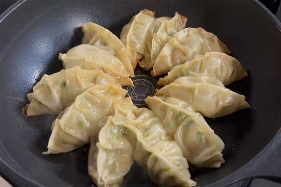 おじいちゃんの手作り餃子に感動が止まらない！（スクリーンショット）