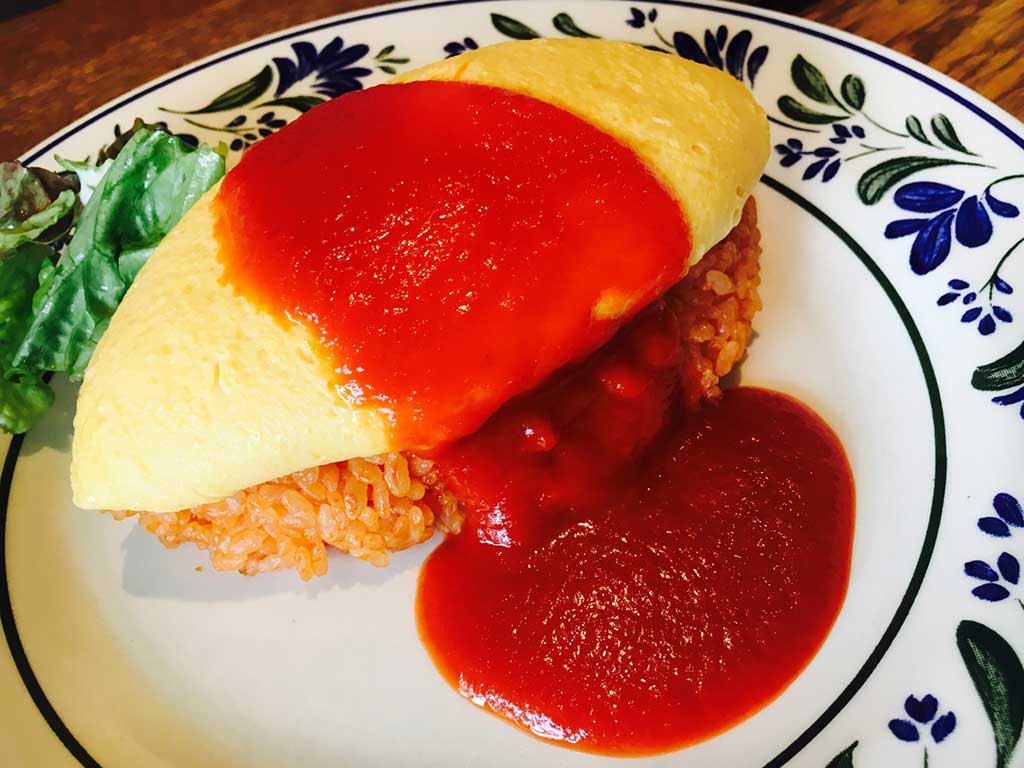 真ん中を割ると、とろとろの卵が出てくるオムライス（写真はイメージ）【写真：写真AC】