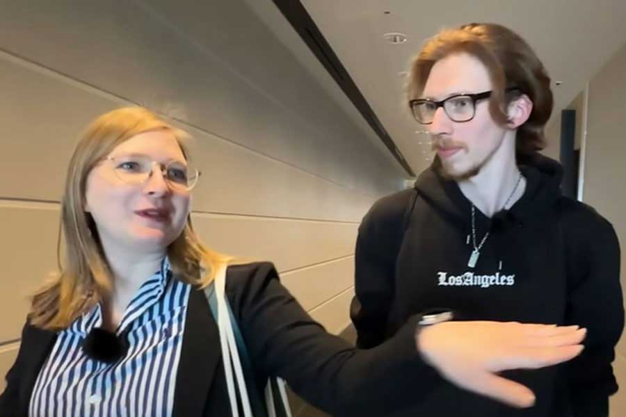 大満足で店をあとにした（左から）レナさんとフィンさん（スクリーンショット）