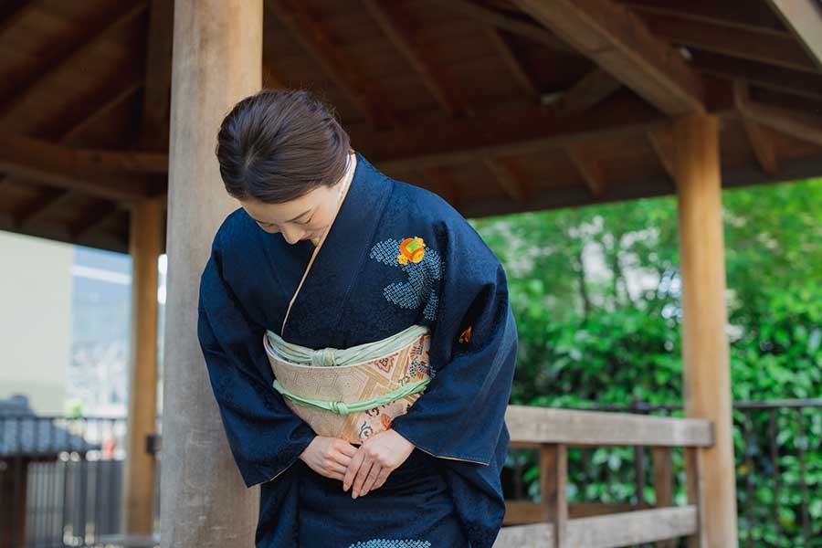 見えなくなるまでお辞儀で見送ってくれる、日本の“おもてなし”にびっくり（写真はイメージ）【写真：PIXTA】