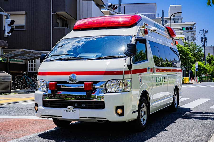 緊急時に出動する救急車（写真はイメージ）【写真：写真AC】