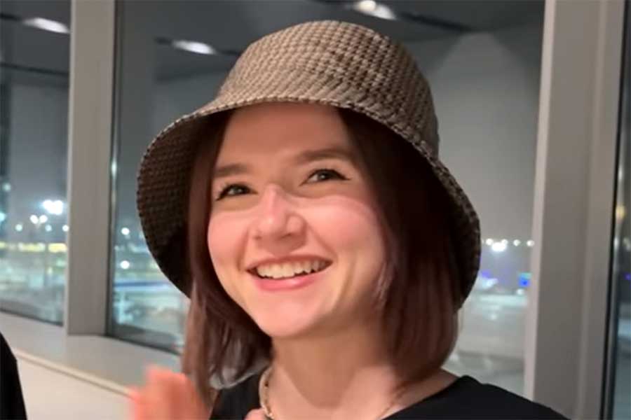 フランス人YouTuberのアマンディーヌさん（スクリーンショット）