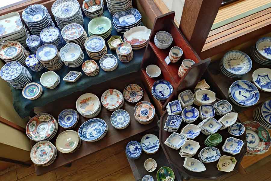 素敵な器たちが並ぶ古美術店「観山堂」【写真提供：観山堂】