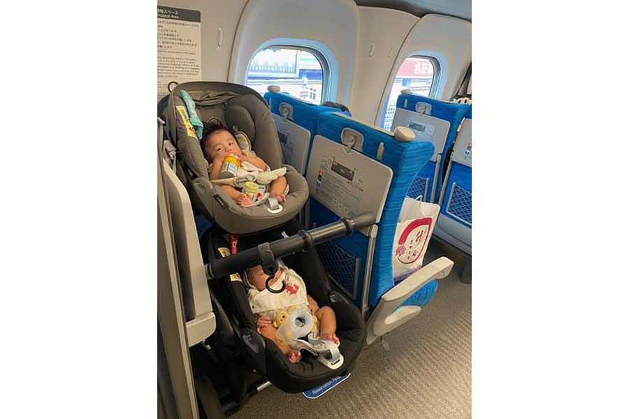 特大荷物スペースにすっぽりと収まった双子用ベビーカー【写真提供：投稿者】