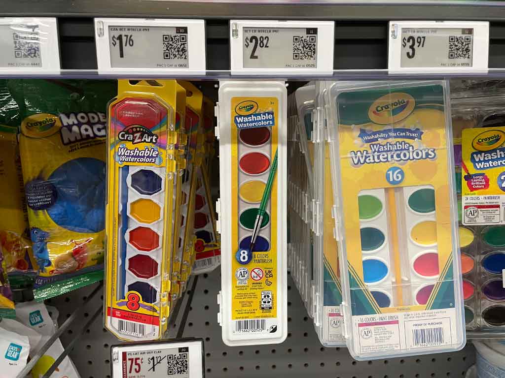 8色の絵の具に筆1本【写真：i-know】