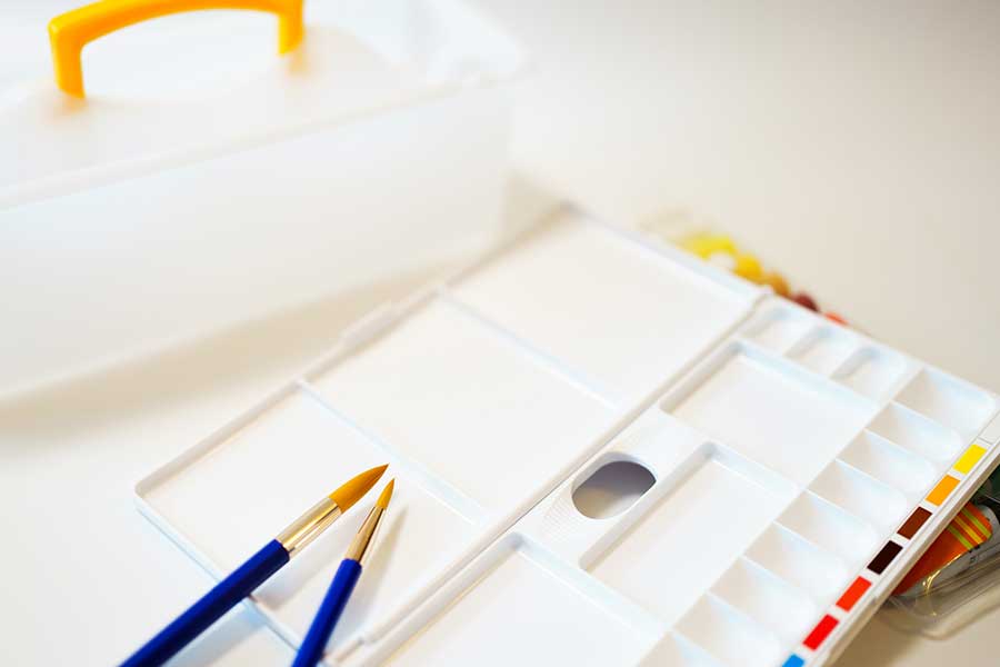 日本の小学校でよく使われる絵の具セット（写真はイメージ）【写真：PIXTA】