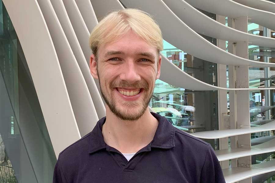 万博のオランダパビリオンで働くナンドさん【写真：Hint-Pot編集部】