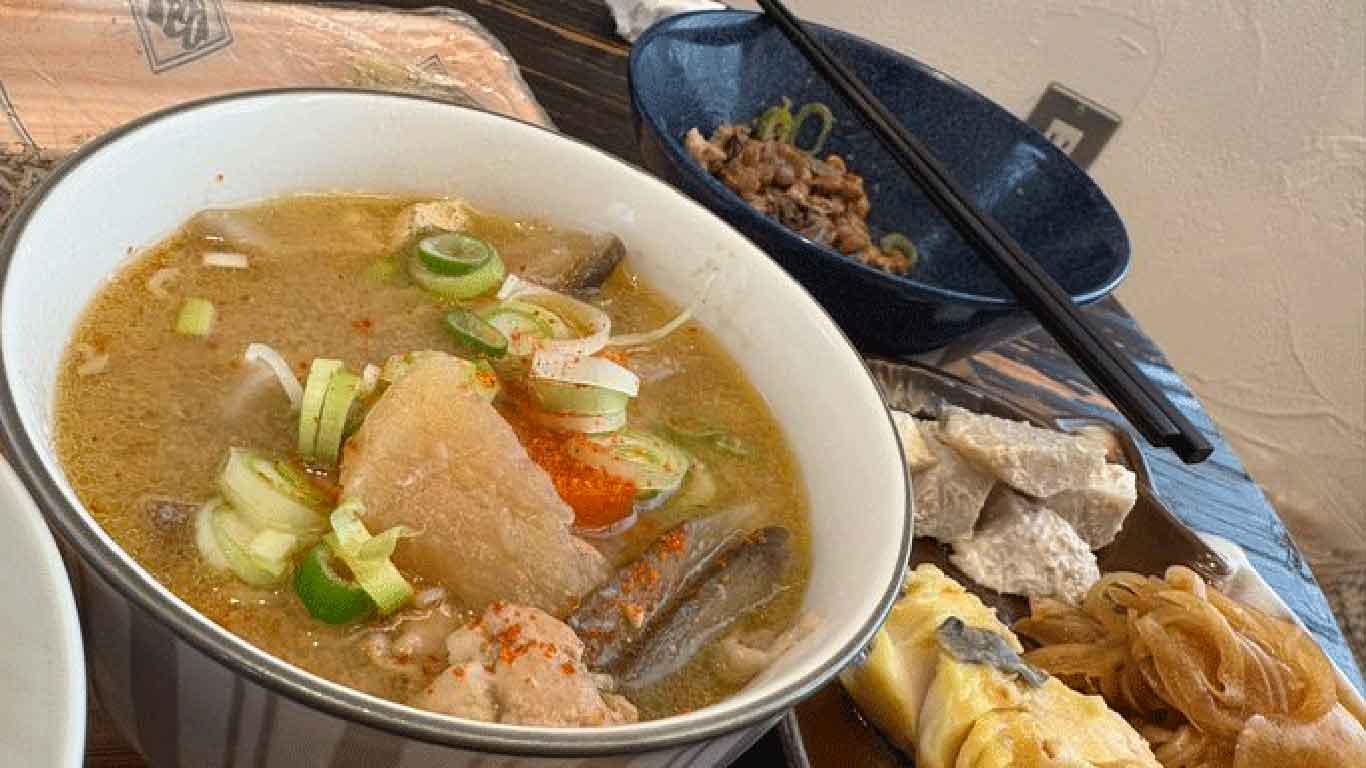 とれたニンジンとゴボウは、豚汁の具材として大活躍【写真提供：ぽたろうの家庭菜園HACK（@HACK1136）さん】